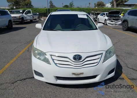 2011 Toyota Camry Le z USA, uszkodzony, nr VIN 4T4BF3EK3BR101033